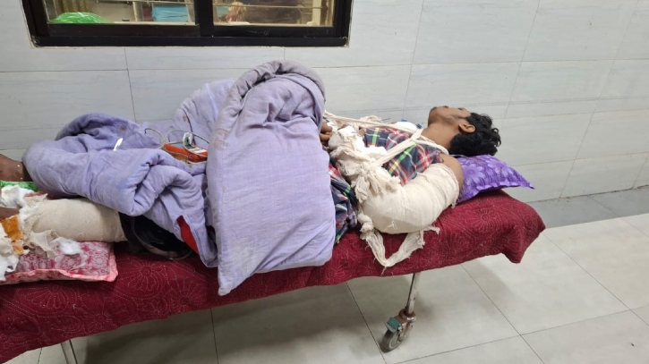 ফিরছে শিবিরের নৃশংসতা: ধারালো অস্ত্র দিয়ে এলোপাতাড়ি কুপিয়ে হত্যাচেষ্টা